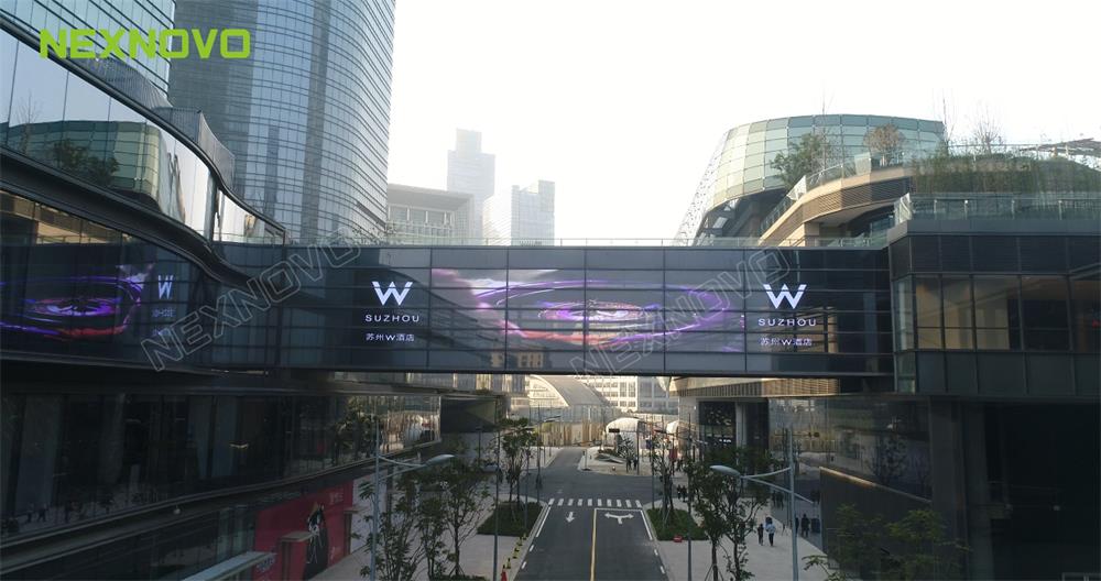 晶泓科技苏州中心W酒店透明屏.jpg
