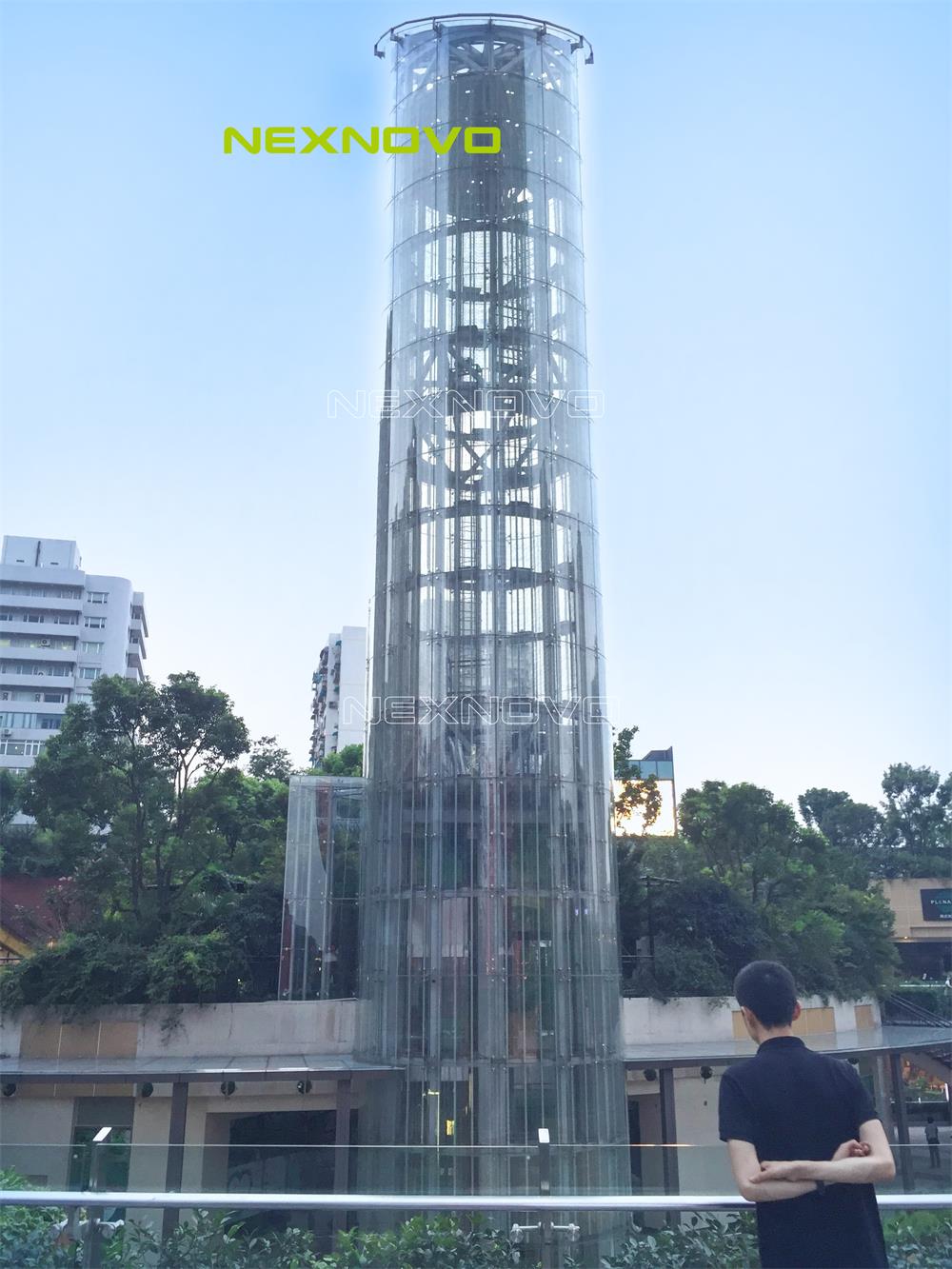 晶泓科技上海金虹桥国际中心观光电梯透明屏.jpg