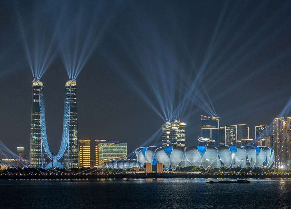 全民迎亚运会！晶泓LED透明屏闪耀杭州亚运村，点亮无限精彩！
