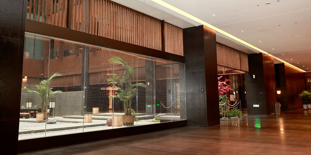 晶泓LED光电玻璃-临朐华建大酒店.png