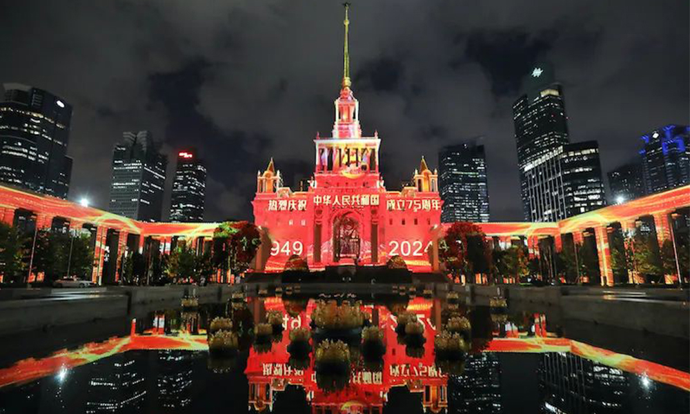 首屆上海國(guó)際光影節(jié)大型沉浸式裸眼3D穹頂投影秀.jpg