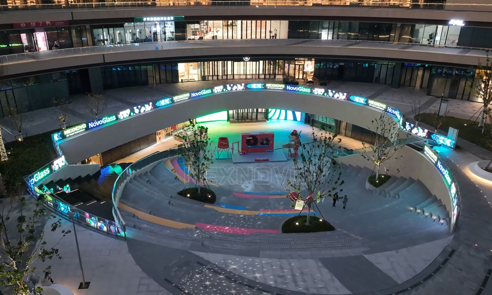 德清銀泰城下沉廣場與晶泓光電玻璃.jpg