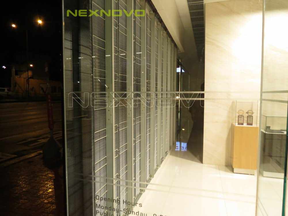 香港铜锣湾路虎Landrove4S店透明LED显示屏项目(图3)