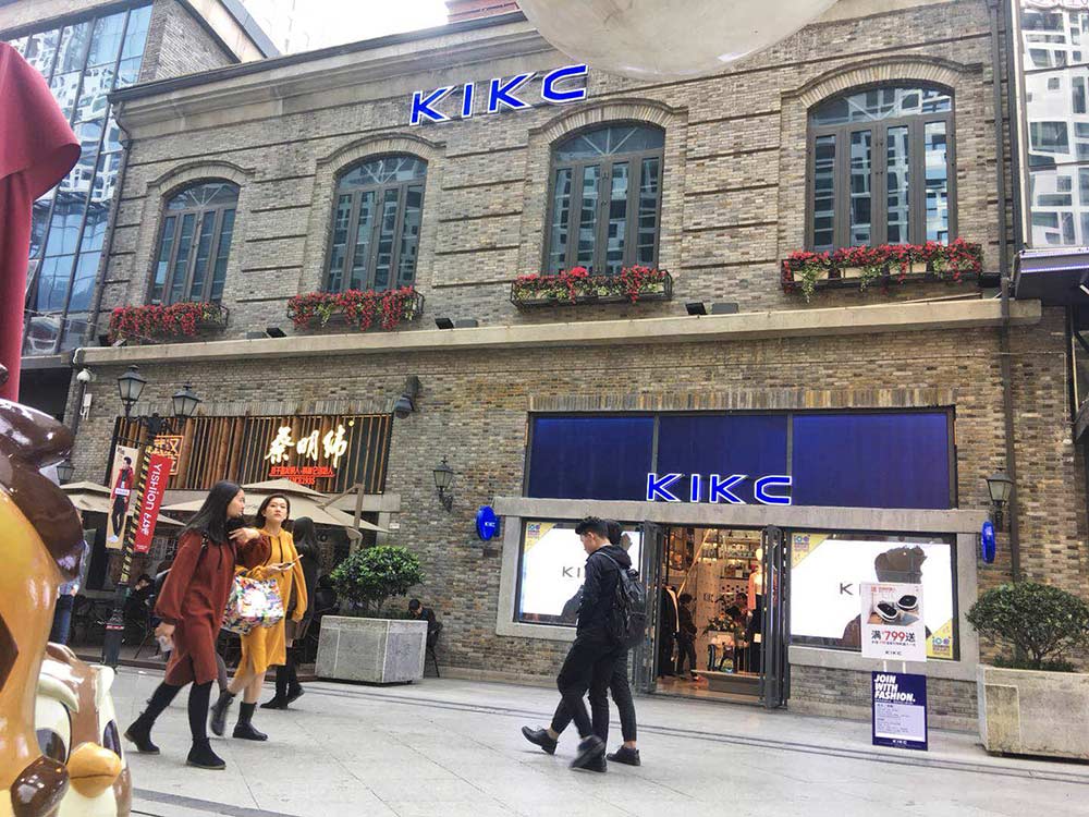 武汉KIKC服装店透明LED显示屏项目(图2)