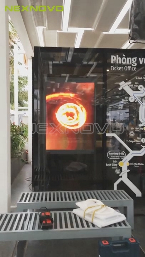 越南西贡水吧透明LED显示屏项目(图1)
