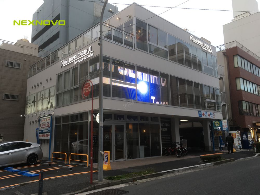 日本Mayudama Cabin 酒店玻璃LED显示屏项目(图1)