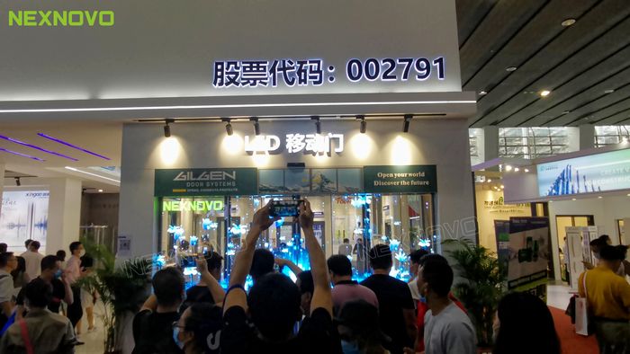 晶泓LED光电玻璃屏，建博会大放异彩，燃爆展会现?。?图3)