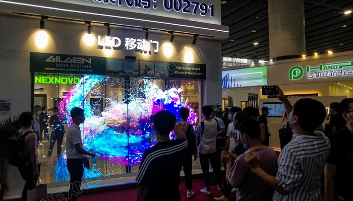 晶泓LED光电玻璃屏，建博会大放异彩，燃爆展会现?。?图6)