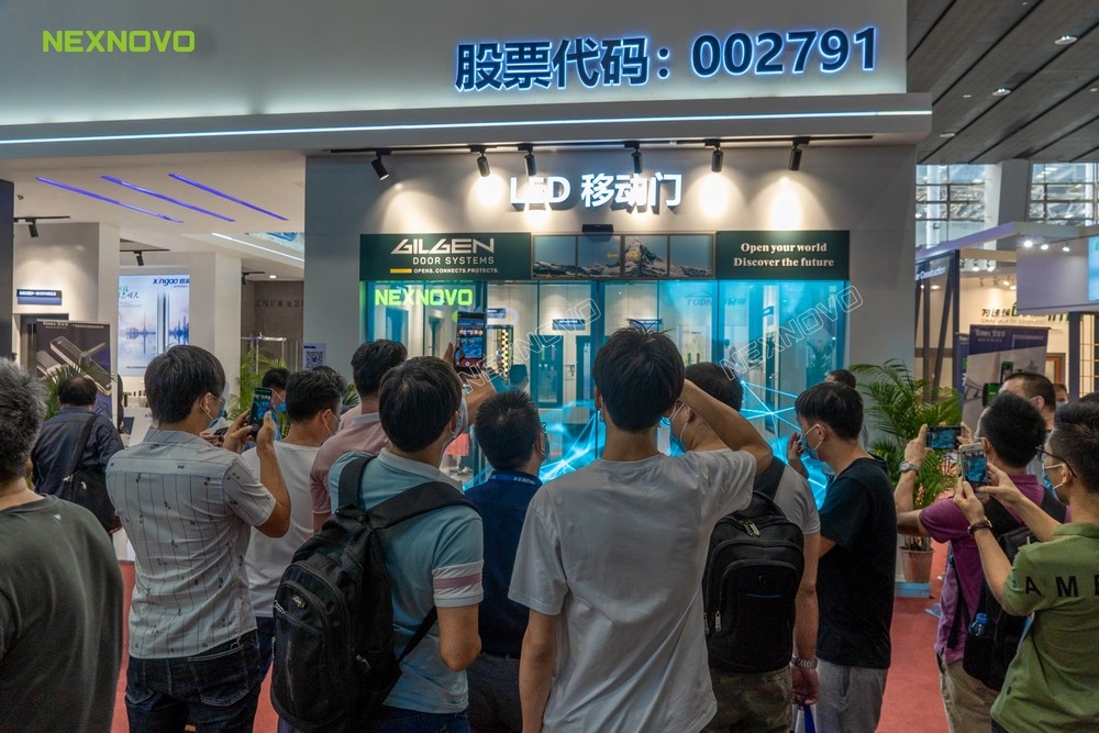 晶泓NS系列LED玻璃移动门燃爆中国建博会现场(图10)